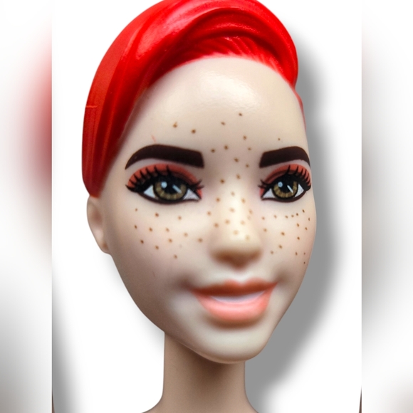 Barbie Colour Reveal Swimsuit Doll - Picture 7 of 8